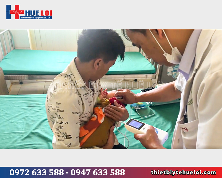 huê lợi bàn giao máy sàng lọc sơ sinh cho bệnh viện