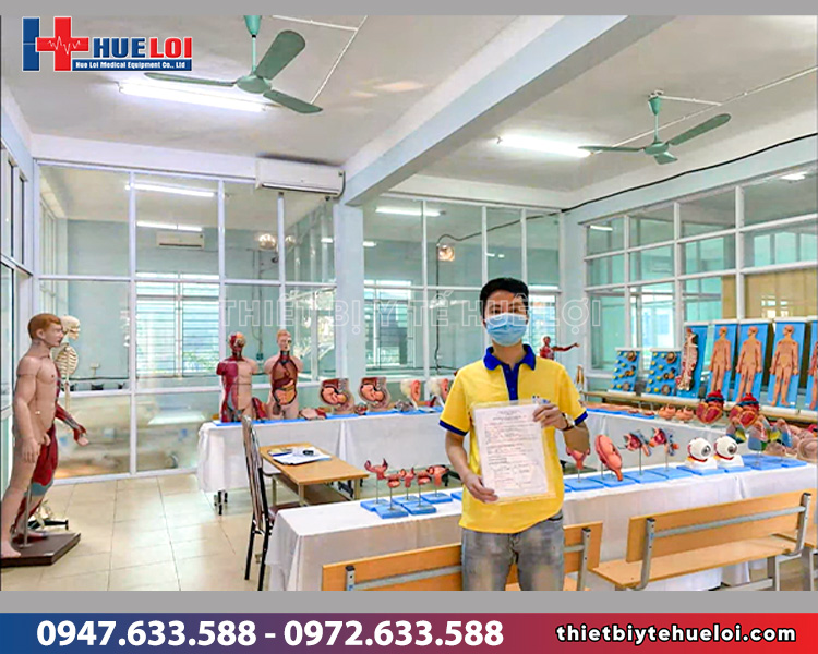 huê lợi bàn giao mô hình cho trường đại học hùng vương
