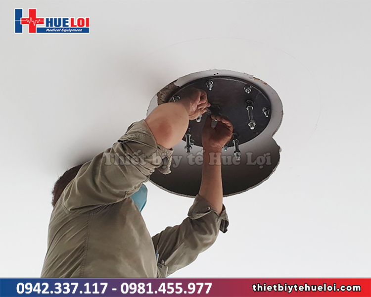 đèn mổ treo trần